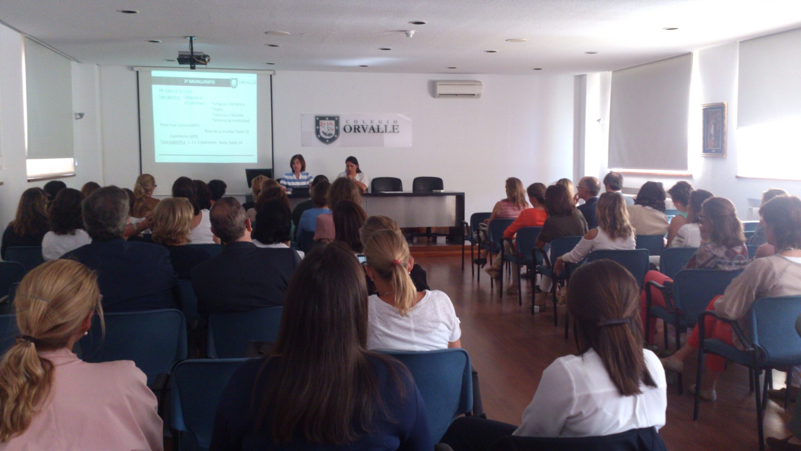 No, un colegio de Reus no pide a los padres castellanohablantes que acudan  con traductor de catalán a las reuniones