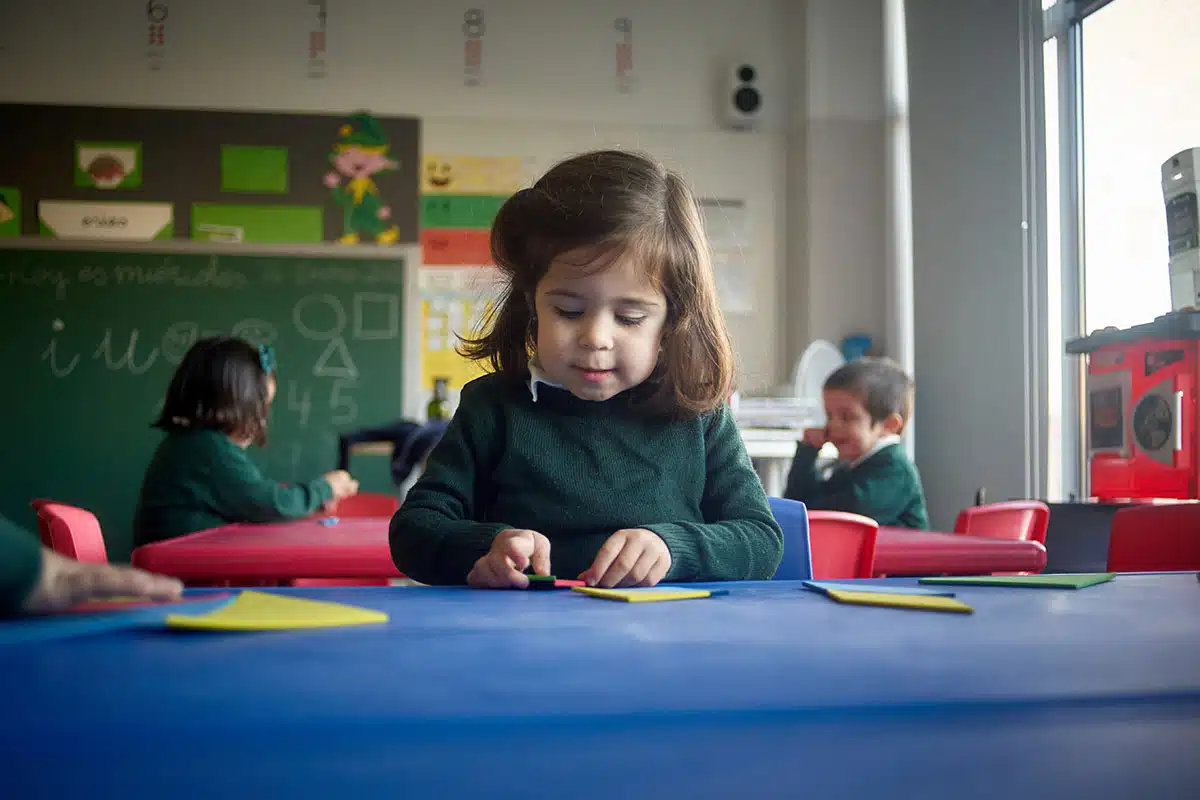 juego escuela infantil